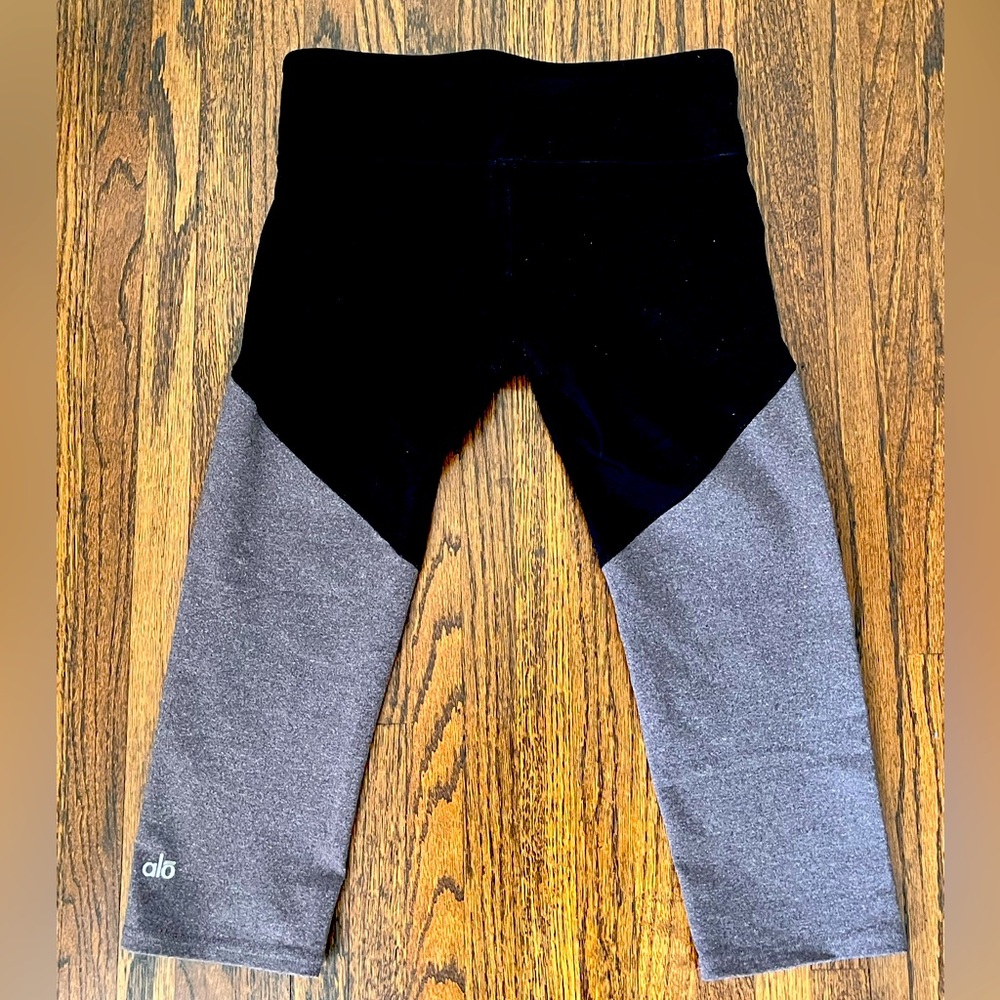Alo Color-Block Capri Leggings Pants, M